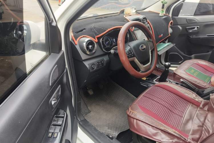 Used SWM X3 2017 1.5T Manual Fashion Model Driver Seat