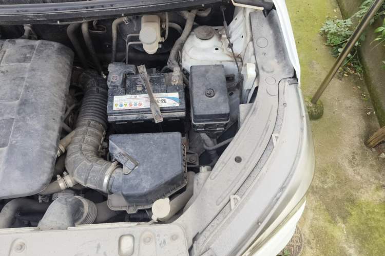 Used SWM X3 2017 1.5T Manual Fashion Model Engine Bay Left