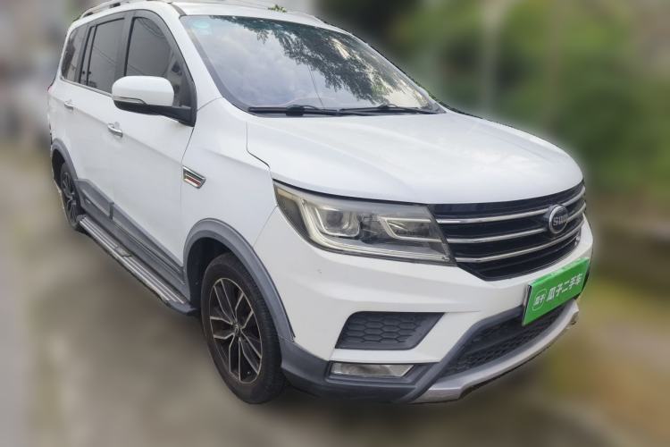 Used SWM X3 2017 1.5T Manual Fashion Model Front Right 45 Deg