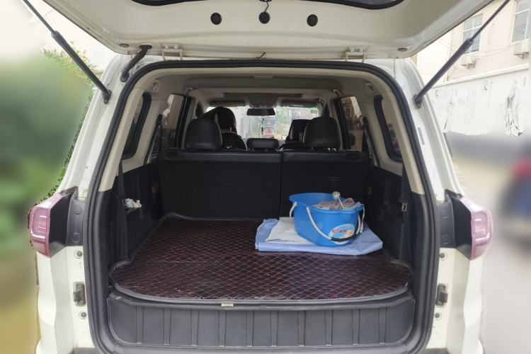 Used SWM X3 2017 1.5T Manual Fashion Model Trunk
