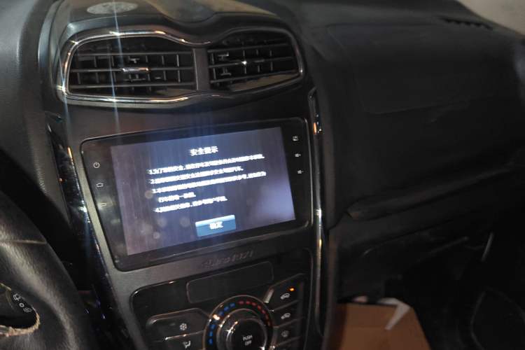 Used SWM X3 2017 1.5T Manual Fashion Model Audio And AC Panel