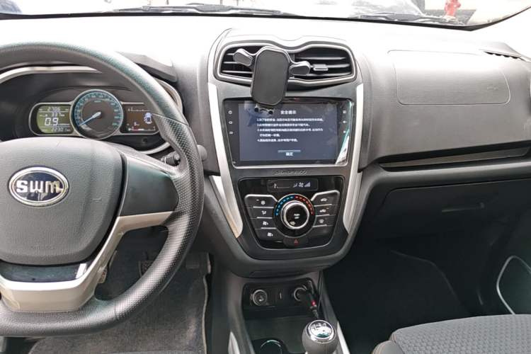 Used SWM X3 2017 1.5T Manual Fashion Model Audio And AC Panel