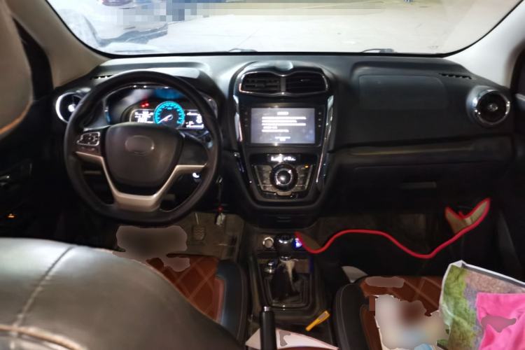 Used SWM X3 2017 1.5T Manual Fashion Model Center Console