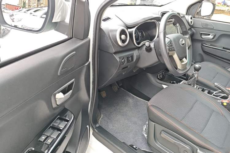 Used SWM X3 2017 1.5T Manual Fashion Model Driver Seat