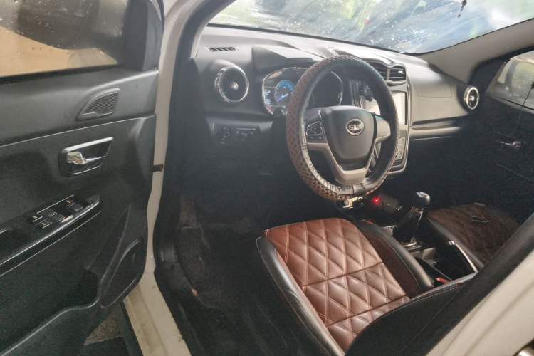 Used SWM X3 2017 1.5T Manual Fashion Model Driver Seat