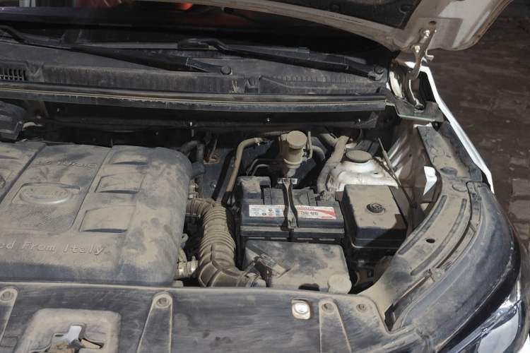 Used SWM X3 2017 1.5T Manual Fashion Model Engine Bay Left