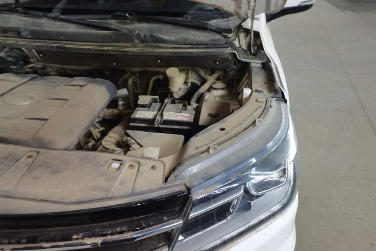 Used SWM X3 2017 1.5T Manual Fashion Model Engine Bay Left