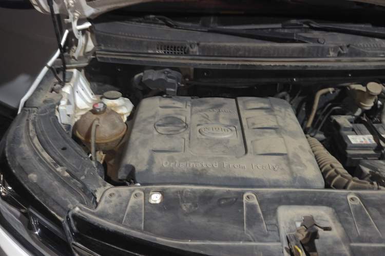Used SWM X3 2017 1.5T Manual Fashion Model Engine Bay Right