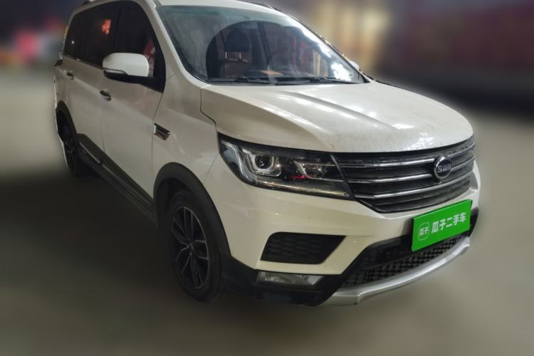 Used SWM X3 2017 1.5T Manual Fashion Model Front Right 45 Deg