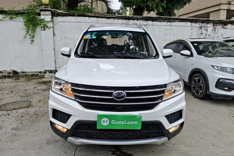 Used SWM X3 2017 1.5T Manual Fashion Model Front