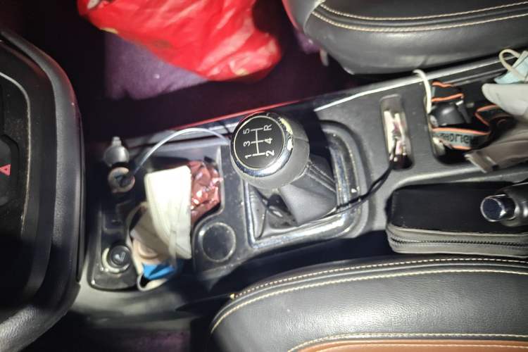 Used SWM X3 2017 1.5T Manual Fashion Model Gear Lever