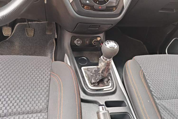 Used SWM X3 2017 1.5T Manual Fashion Model Gear Lever
