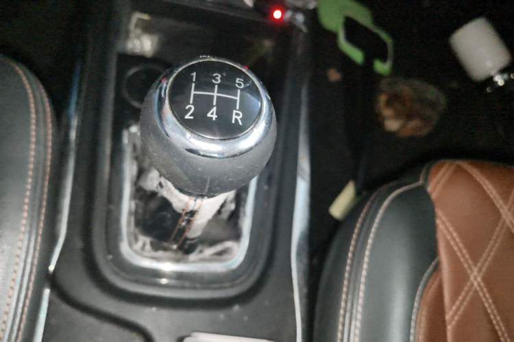 Used SWM X3 2017 1.5T Manual Fashion Model Gear Lever