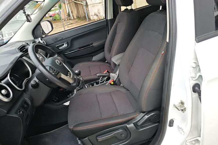 Used SWM X3 2017 1.5T Manual Fashion Model Left Front Seat