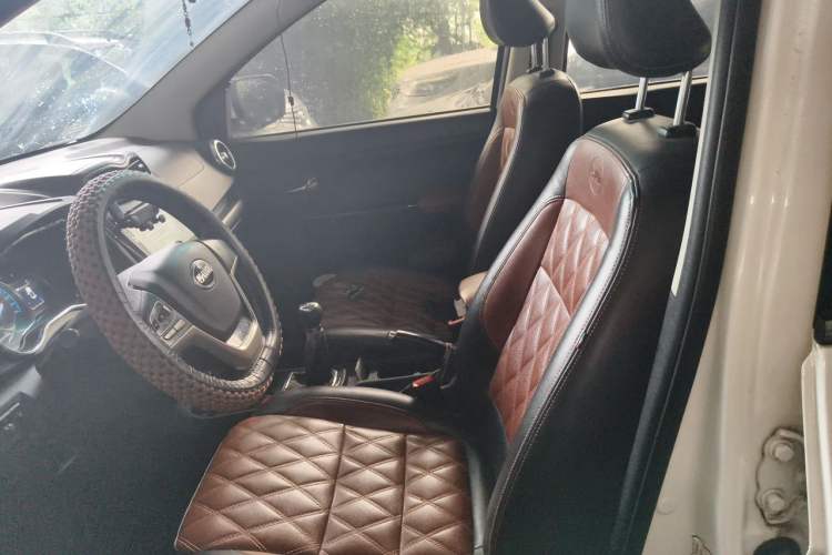 Used SWM X3 2017 1.5T Manual Fashion Model Left Front Seat