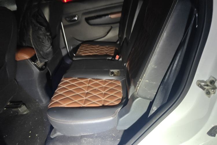 Used SWM X3 2017 1.5T Manual Fashion Model Left Rear Seat