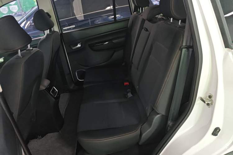 Used SWM X3 2017 1.5T Manual Fashion Model Left Rear Seat