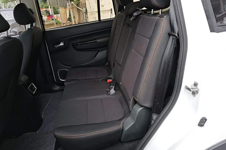 Used SWM X3 2017 1.5T Manual Fashion Model Left Rear Seat