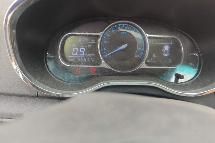 Used SWM X3 2017 1.6L Manual Fashion Model Odometer Close Up