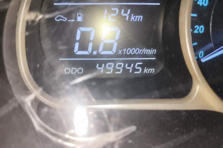 Used SWM X3 2017 1.5T Manual Fashion Model Odometer Close Up