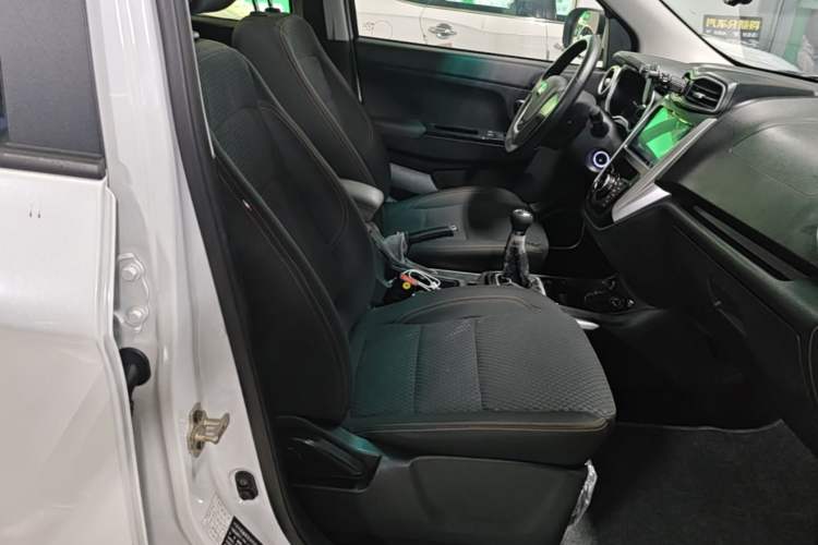 Used SWM X3 2017 1.5T Manual Fashion Model Right Front Seat