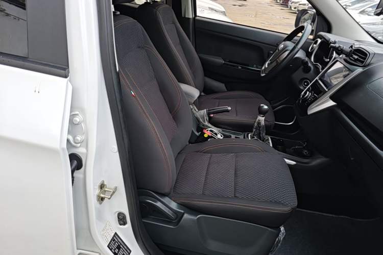 Used SWM X3 2017 1.5T Manual Fashion Model Right Front Seat