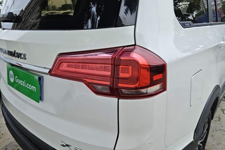 Used SWM X3 2017 1.5T Manual Fashion Model Right Rear Taillight
