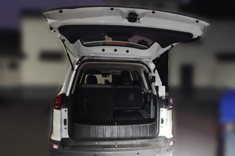 Used SWM X3 2017 1.5T Manual Fashion Model Trunk