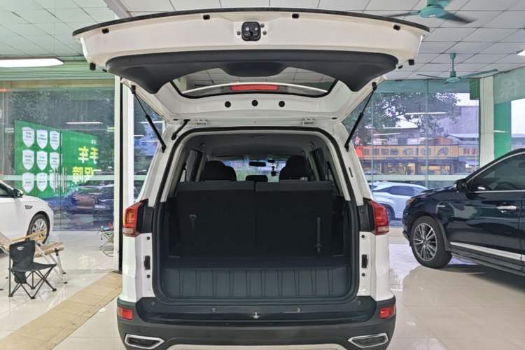 Used SWM X3 2017 1.5T Manual Fashion Model Trunk