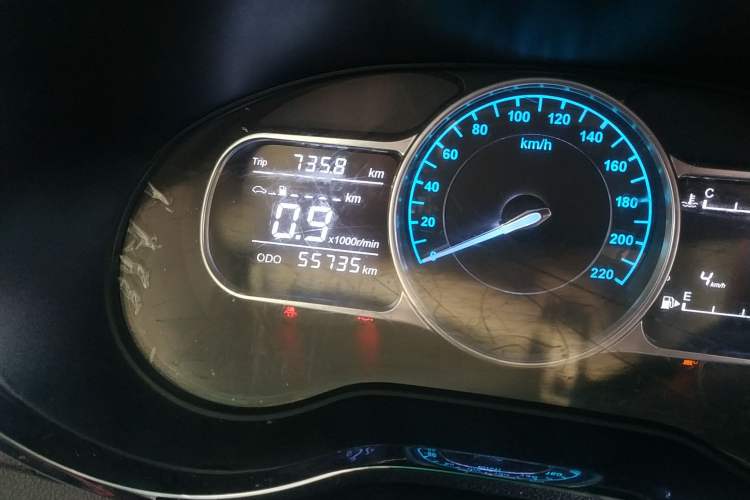 Used SWM X3 2018 1.5L Manual Fashion Model Odometer Close Up