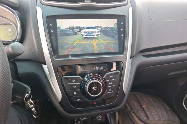 Used SWM X3 2018 1.5L Manual Fashion Model Audio And AC Panel