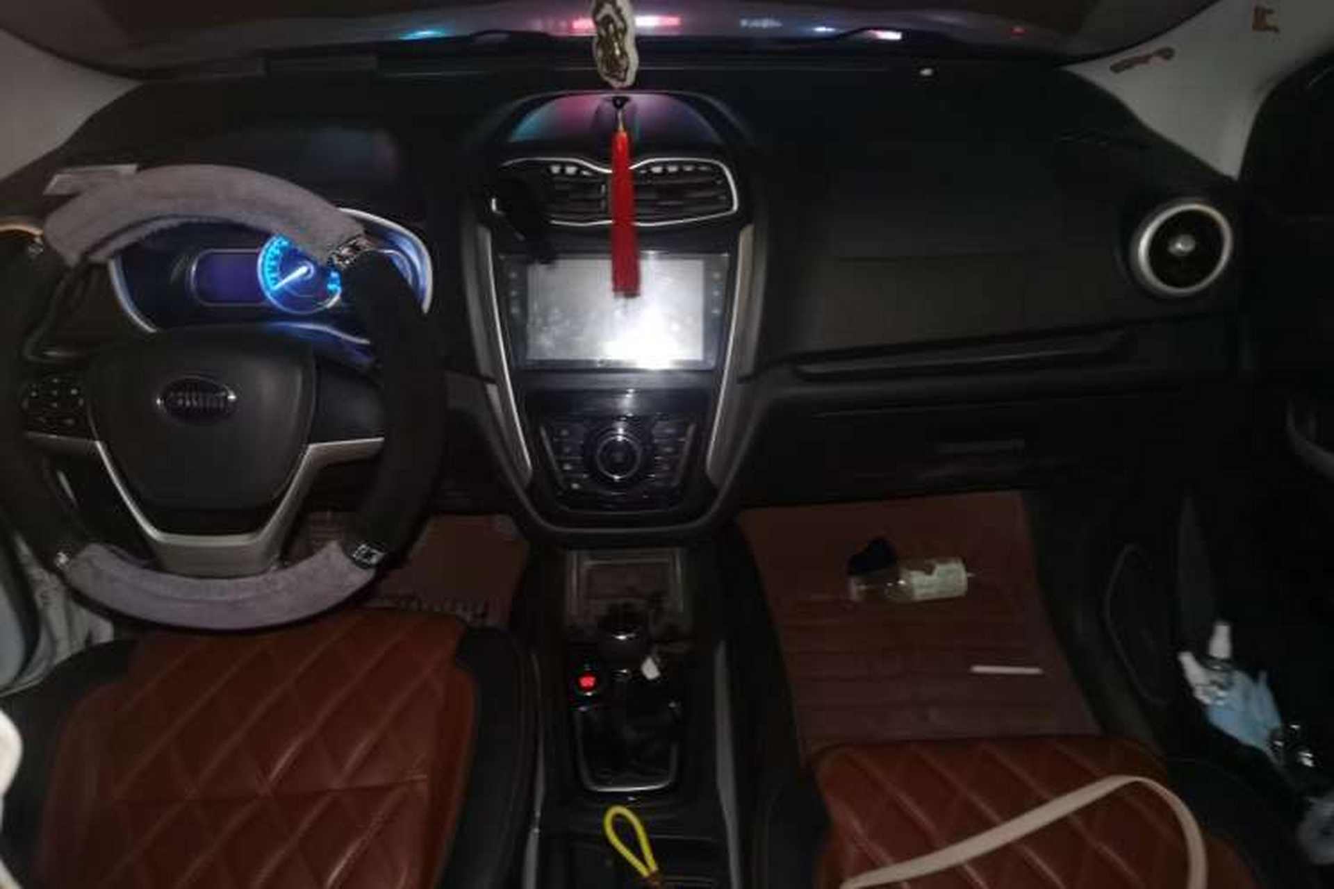 Used SWM X3 2018 1.5L Manual Fashion Model Center Console