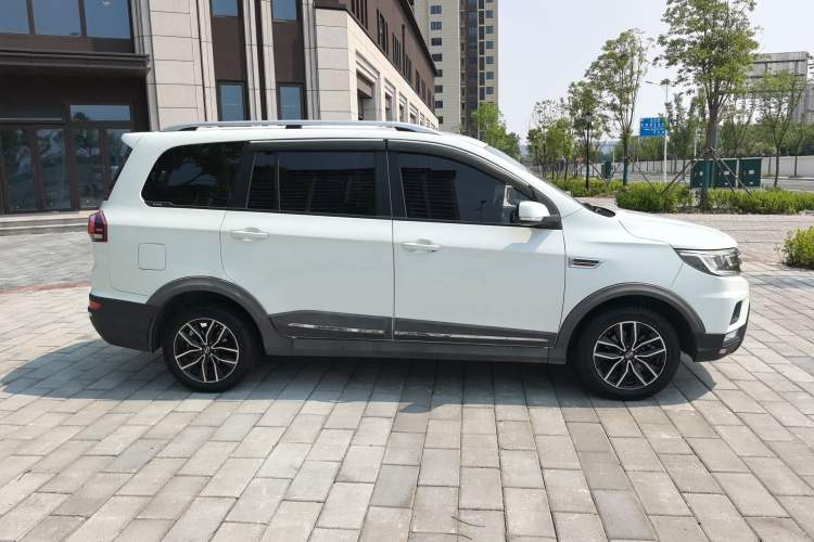 Used SWM X3 2018 1.5L Manual Value Edition Exterior 2