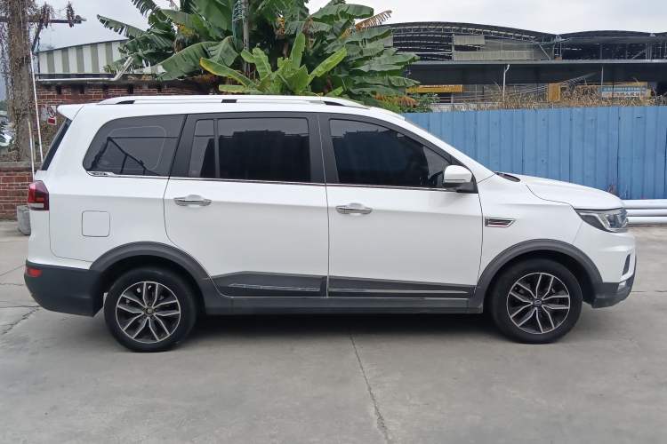 Used SWM X3 2018 1.5L Manual Fashion Version Exterior 2
