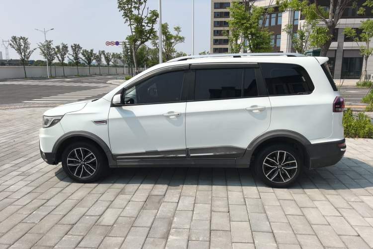 Used SWM X3 2018 1.5L Manual Value Edition Exterior 5