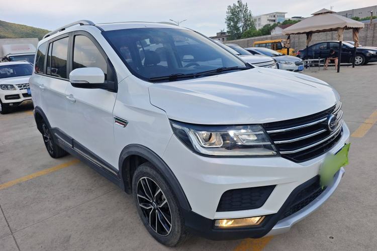 Used SWM X3 2018 1.5L Manual Fashion Model Front Right 45 Deg