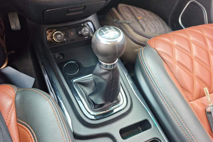 Used SWM X3 2018 1.5L Manual Fashion Model Gear Lever