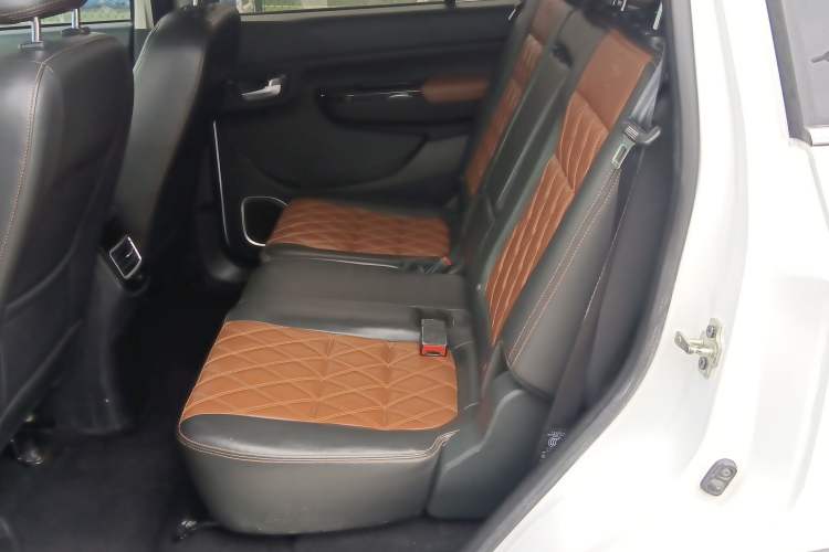 Used SWM X3 2018 1.5L Manual Fashion Version Interior 1