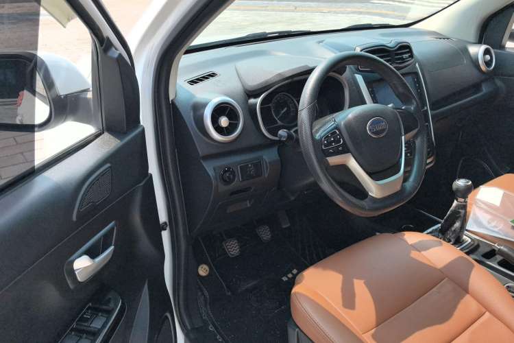 Used SWM X3 2018 1.5L Manual Value Edition Interior 2