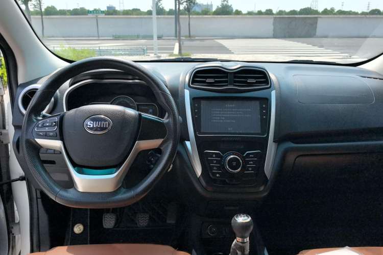 Used SWM X3 2018 1.5L Manual Value Edition Interior 3
