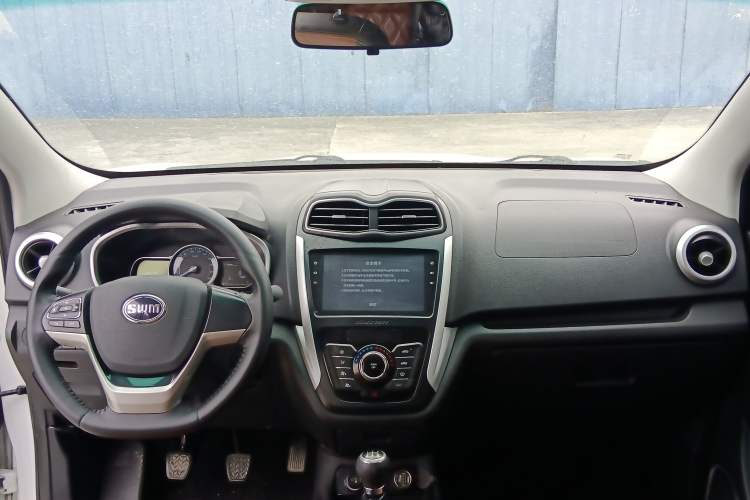 Used SWM X3 2018 1.5L Manual Fashion Version Interior 3