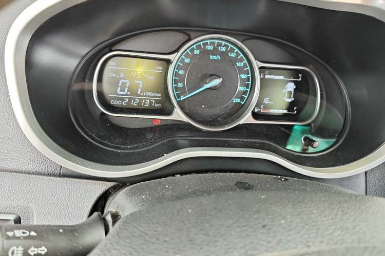 Used SWM X3 2018 1.5L Manual Fashion Model Odometer Close Up