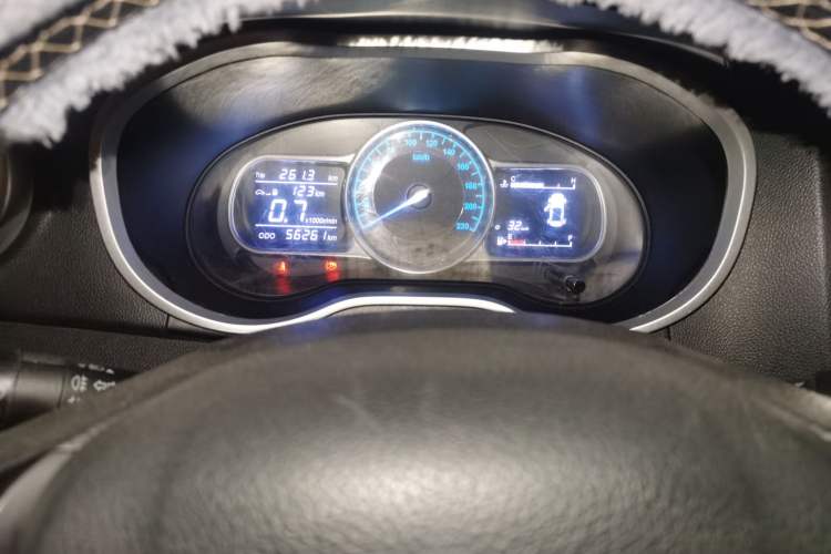 Used SWM X3 2018 1.5L Manual Fashion Model Odometer Close Up