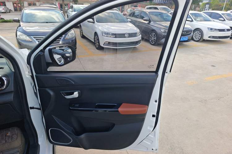 Used SWM X3 2018 1.5L Manual Fashion Model Right Front Door Interior