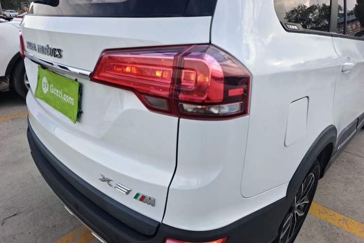 Used SWM X3 2018 1.5L Manual Fashion Model Right Rear Taillight