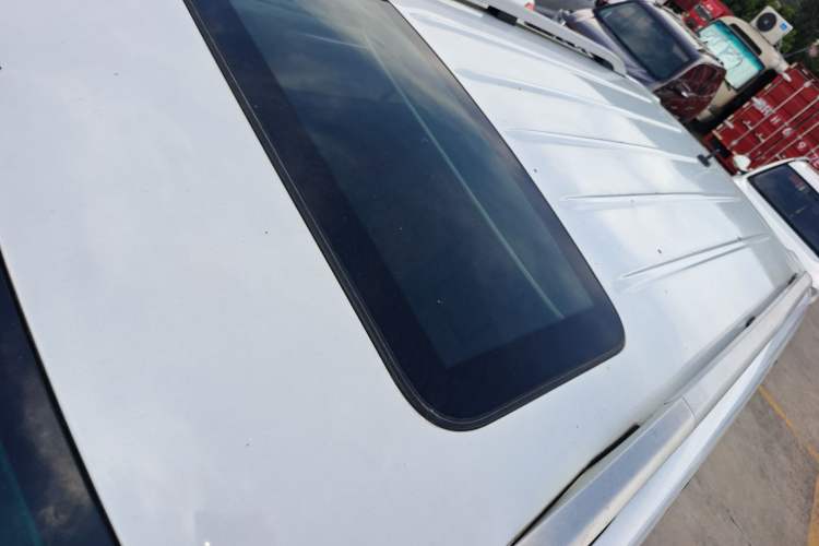 Used SWM X3 2018 1.5L Manual Fashion Model Roof