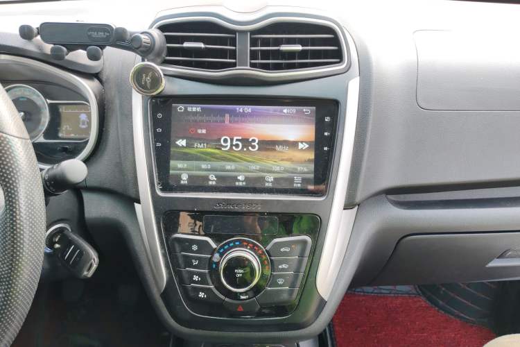Used SWM X3 2020 1.5L Manual Value Edition 7 Seats Audio And AC Panel
