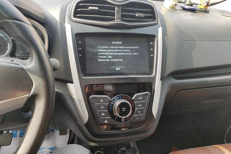Used SWM X3 2020 1.5L Manual Super Enjoyment Version 7 Seats Audio And AC Panel