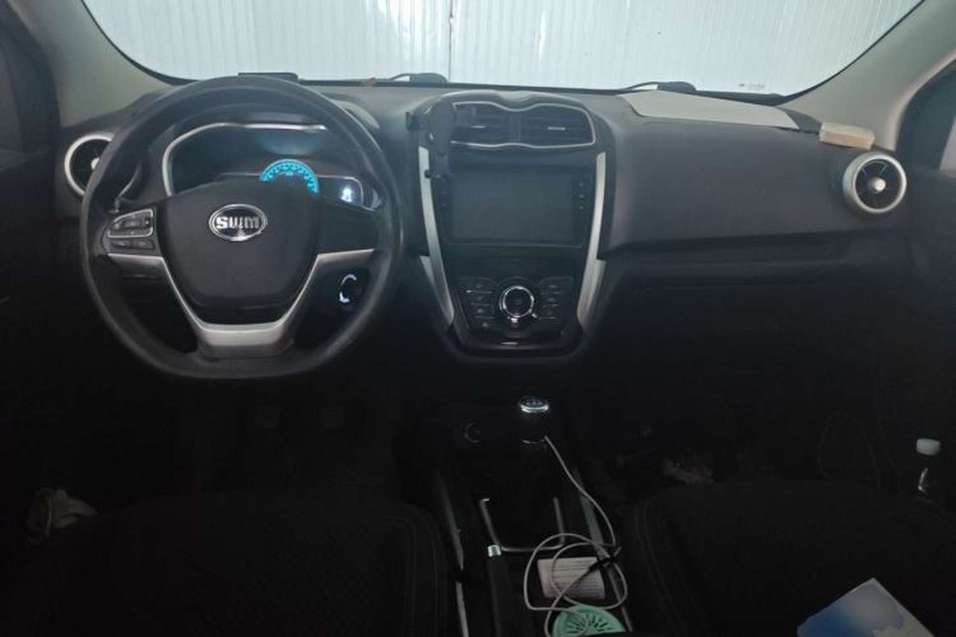 Used SWM X3 2020 1.5L Manual Value Edition 7 Seats Center Console