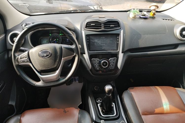 Used SWM X3 2020 1.5L Manual Super Enjoyment Version 7 Seats Center Console